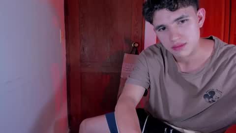 Snapshot of whos_he chatting on December 20, 7:32 pm whos_he online show from December 20, 7:32 pm