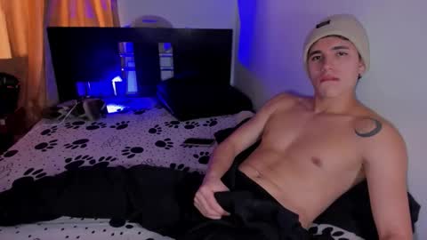 Snapshot of whos_he chatting on February 27, 6:19 pm whos_he online show from February 27, 6:19 pm