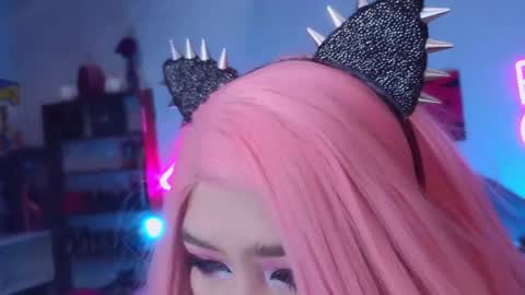 Snapshot of wickedxqueen chatting on December 14, 11:01 pm Laura online show from December 14, 11:01 pm