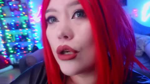 Snapshot of wickedxqueen chatting on December 15, 10:26 pm Laura online show from December 15, 10:26 pm