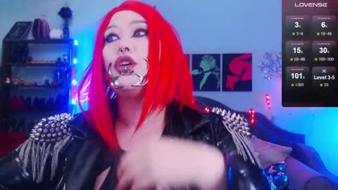 Snapshot of wickedxqueen chatting on December 23, 5:49 am Laura online show from December 23, 5:49 am