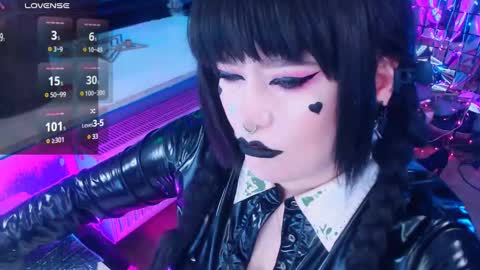 Snapshot of wickedxqueen chatting on February 3, 11:05 pm Laura online show from February 3, 11:05 pm