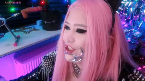 Snapshot of wickedxqueen chatting on February 8, 5:29 am Laura online show from February 8, 5:29 am