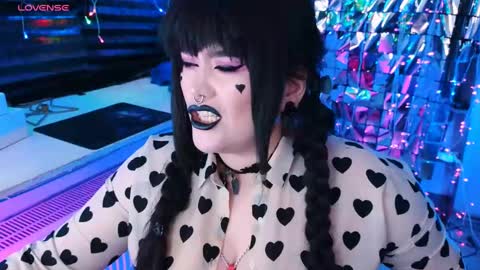 Snapshot of wickedxqueen chatting on February 23, 10:31 pm Laura online show from February 23, 10:31 pm