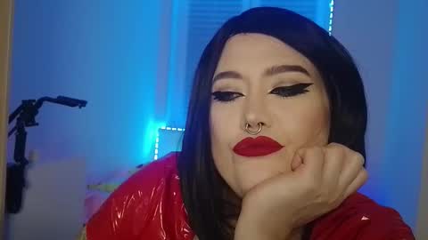 Snapshot of wickedxqueen chatting on November 9, 9:35 pm Laura online show from November 9, 9:35 pm