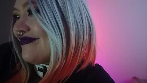 Snapshot of wickedxqueen chatting on November 17, 6:52 am Laura online show from November 17, 6:52 am