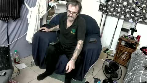 wifehunter77 online show from June 12, 8:30 pm