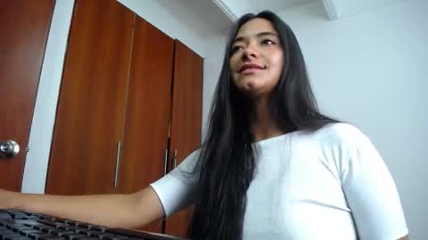 Ilauren online show from November 26, 12:28 pm