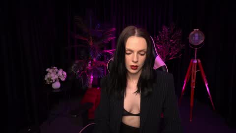 Alice online show from April 7, 3:23 pm