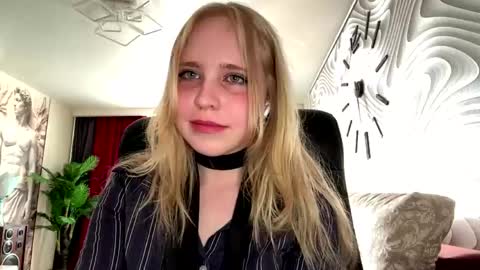 Anny online show from May 24, 2:11 pm