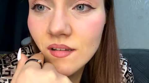 Adele online show from February 4, 5:19 pm