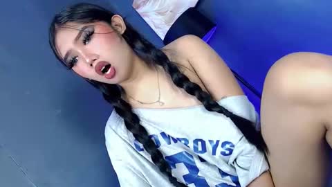 LE XI online show from March 26, 5:13 am