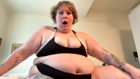 willowwarmth online show from June 9, 1:28 am
