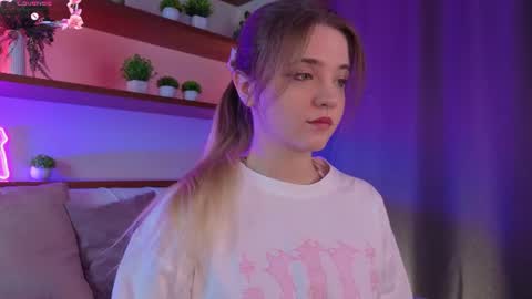 Mary online show from July 17, 3:39 pm