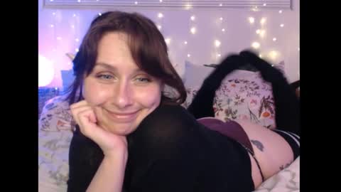 Eevie online show from December 21, 1:24 am