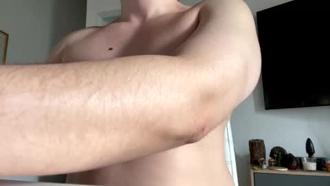 Winniethephoota online show from April 19, 7:05 pm