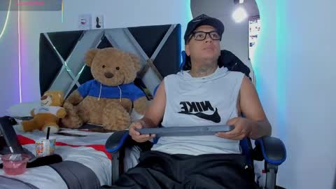 winniepooh_69 online show from May 7, 9:31 pm