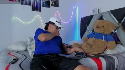 winniepooh_69 online show from May 12, 5:15 am