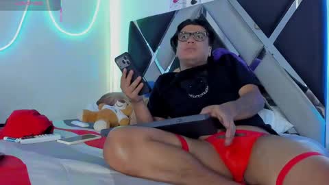 winniepooh_69 online show from May 15, 11:34 pm