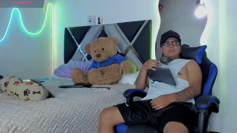winniepooh_69 online show from May 27, 9:23 pm