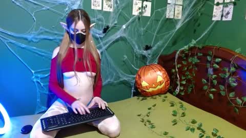 Snapshot of winter_elf chatting on October 24, 3:47 am Winter online show from October 24, 3:47 am