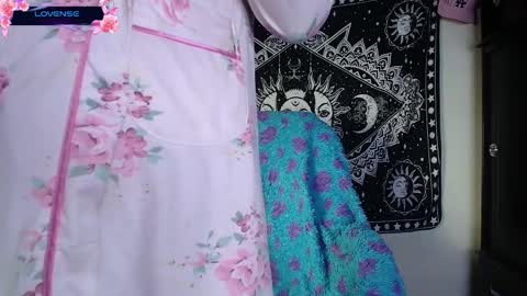 ig WitchDivinne online show from March 4, 8:04 pm