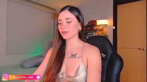 Snapshot of wolfsfoster chatting on July 16, 5:02 am online show from July 16, 5:02 am