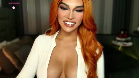 Julia online show from December 5, 3:04 am