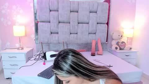 wonderkloe_ online show from March 21, 3:22 am