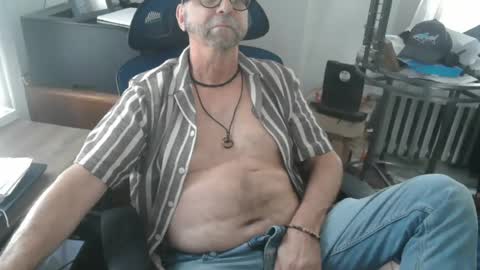 woodworker6473 online show from June 26, 6:56 pm