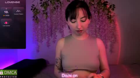 Snapshot of wow_sue chatting on October 23, 2:22 am Sue online show from October 23, 2:22 am