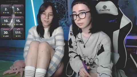 Julia and Amelia online show from December 3, 7:33 pm