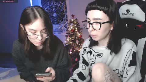 Julia and Amelia online show from January 11, 7:59 pm