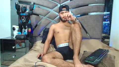 Snapshot of xanderstone00 chatting on June 16, 11:40 pm Xanderstone online show from June 16, 11:40 pm