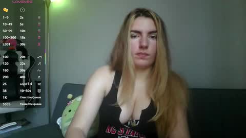 Snapshot of xcharlottexeuphoriax chatting on October 17, 8:33 pm charlotte euphoria online show from October 17, 8:33 pm