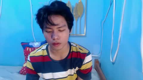 xcharls08 online show from May 17, 7:06 am