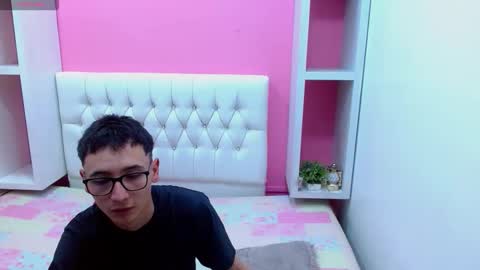 xcoupleplayxx online show from April 22, 3:20 am