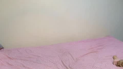 xeenah online show from February 18, 10:39 pm