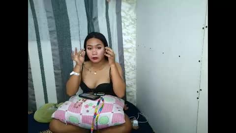xhottiecausin2324 online show from March 29, 2:17 pm