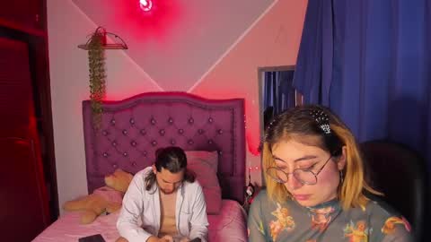 xialee and Lio online show from December 17, 8:45 am