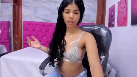 Ximena Ruiz  online show from June 4, 12:55 pm