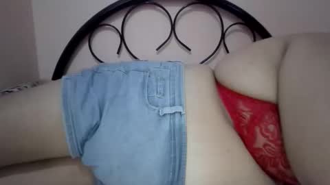 Snapshot of xjuicytits chatting on February 21, 12:28 pm xjuicytits online show from February 21, 12:28 pm