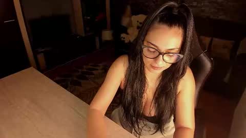 Lara online show from February 11, 9:31 pm