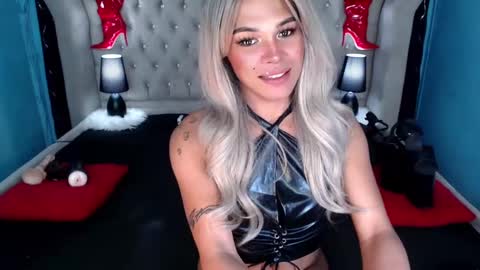 Snapshot of xnaughty_haileyx chatting on February 27, 7:44 am Hailey online show from February 27, 7:44 am