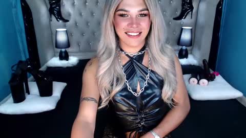 Snapshot of xnaughty_haileyx chatting on February 28, 4:32 am Hailey online show from February 28, 4:32 am
