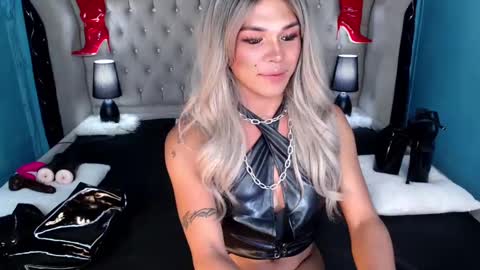 Snapshot of xnaughty_haileyx chatting on March 1, 7:41 am Hailey online show from March 1, 7:41 am