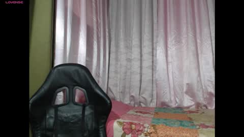 Snapshot of xoxobeatrice22 chatting on February 20, 7:43 am xoxobeatrice22 online show from February 20, 7:43 am