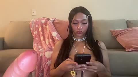 mia online show from May 24, 10:15 pm