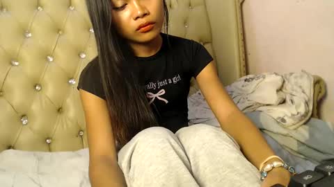 Snapshot of xpinaycreamcockx chatting on February 4, 2:01 pm JHANA online show from February 4, 2:01 pm