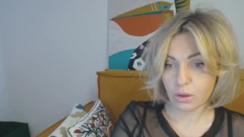 xvaleriax0 online show from March 1, 1:02 pm